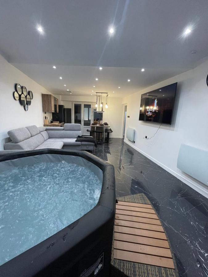 Appartement Hors Du Commun Avec Son Jacuzzi Salies-de-Bearn Exterior photo